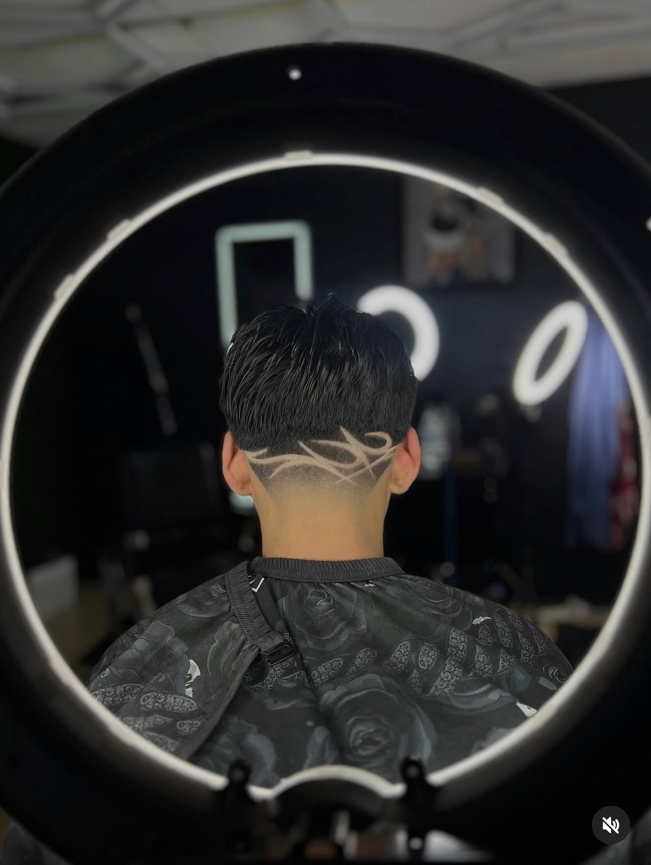 Flowing freestyle line design on a low fade
